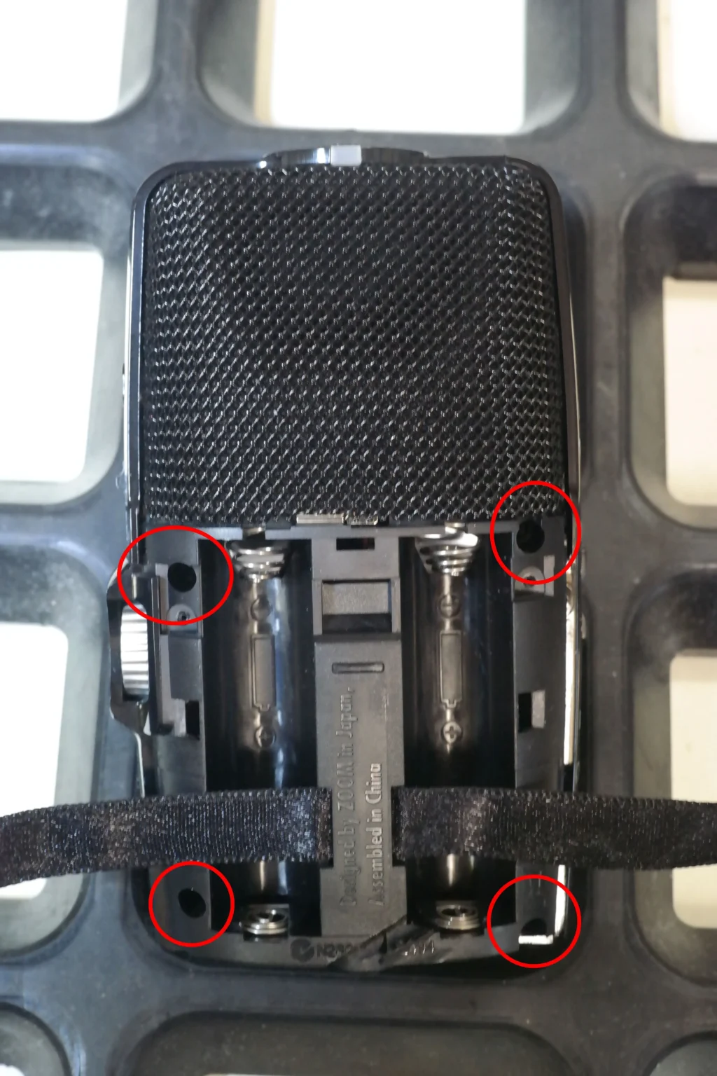 Zoom H2n Handy Recorder: Gehäuseschrauben
