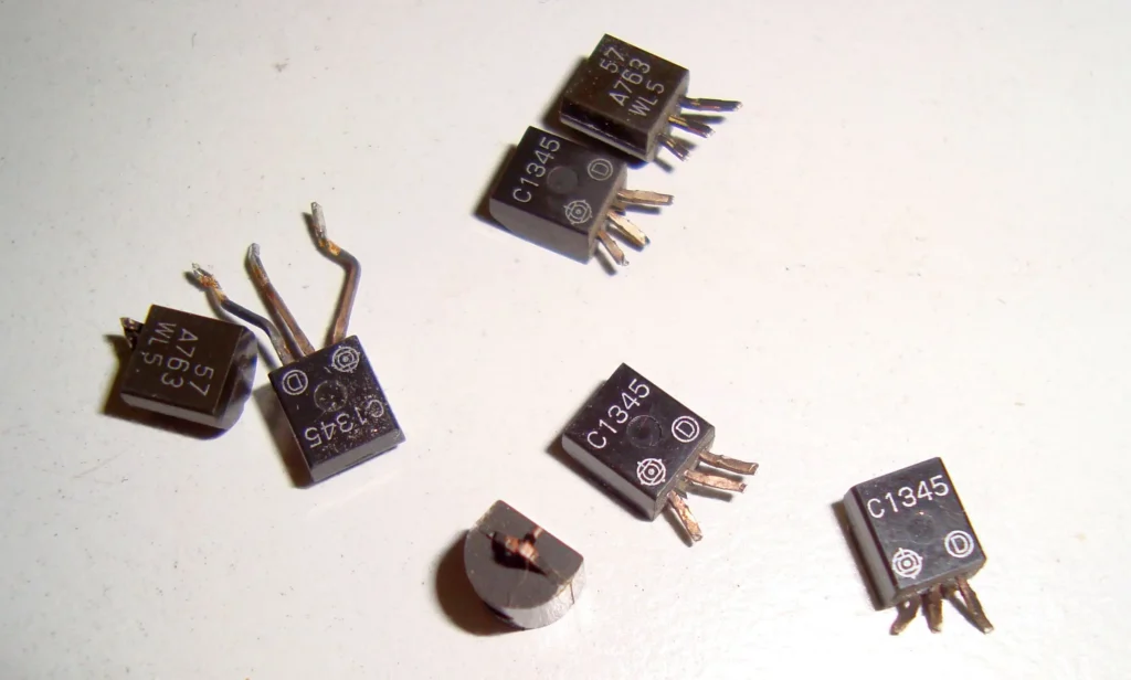Marantz 4300 Quad Receiver: alte Transistoren 2SC1345 und 2SA763