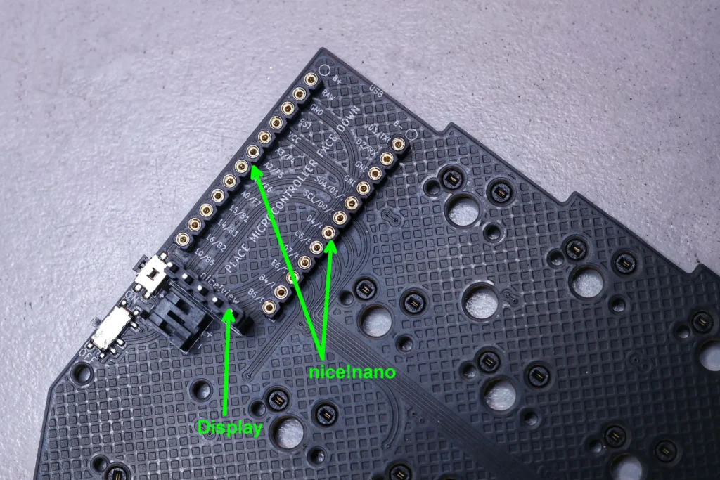 Wireless Corne Keyboard: Sockel für Display und nice!nano