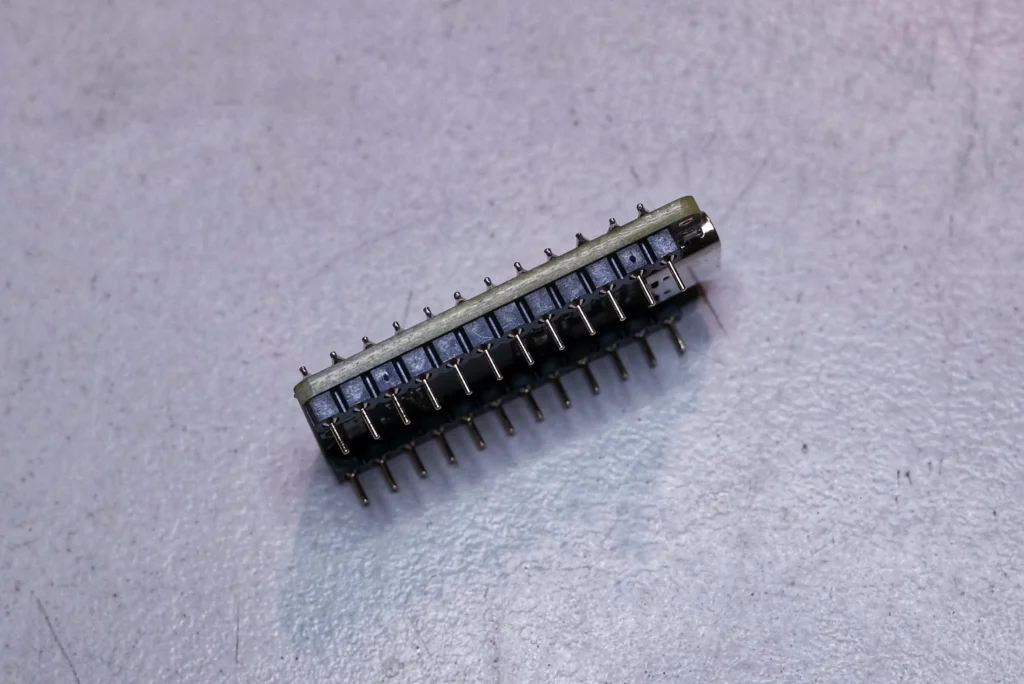 Wireless Corne Keyboard: verlöteter Sockel am nice!nano