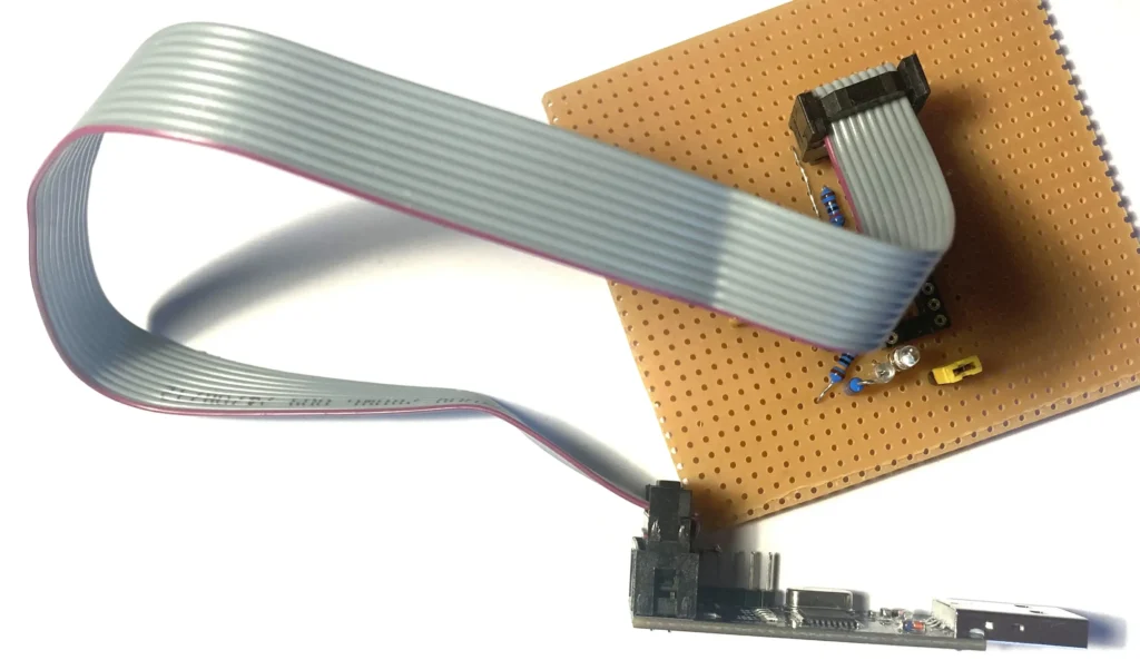 LED Stroboskop für Plattenspieler Dual mit ATTiny24: Programmierplatine