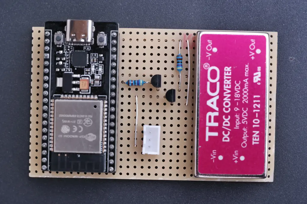 Auerswald DCM-77: ESP32, Spannungswandler und Pegelwandler